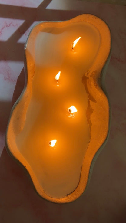 The Curved  Muse Concrete Candle
